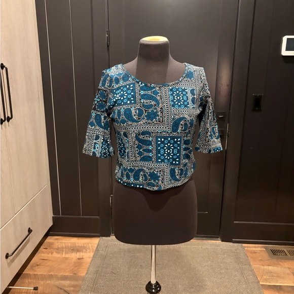 Passport Love Blue Paisley Y2K Cropped Boho Top Medium Made in USA - Picture 2 of 5